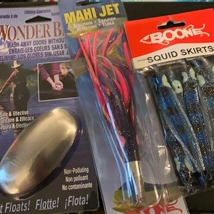 NWT Fishing stuff - Boone bait